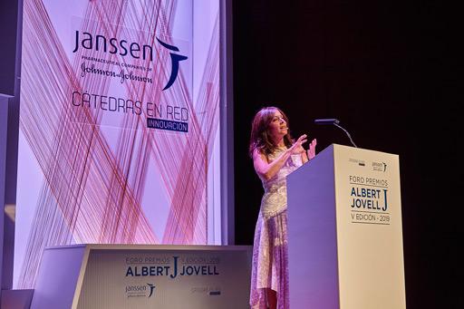 Mara Torres conductora del Foro AE